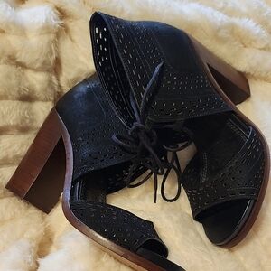 Elegant Black Lace-Up Women's Heels